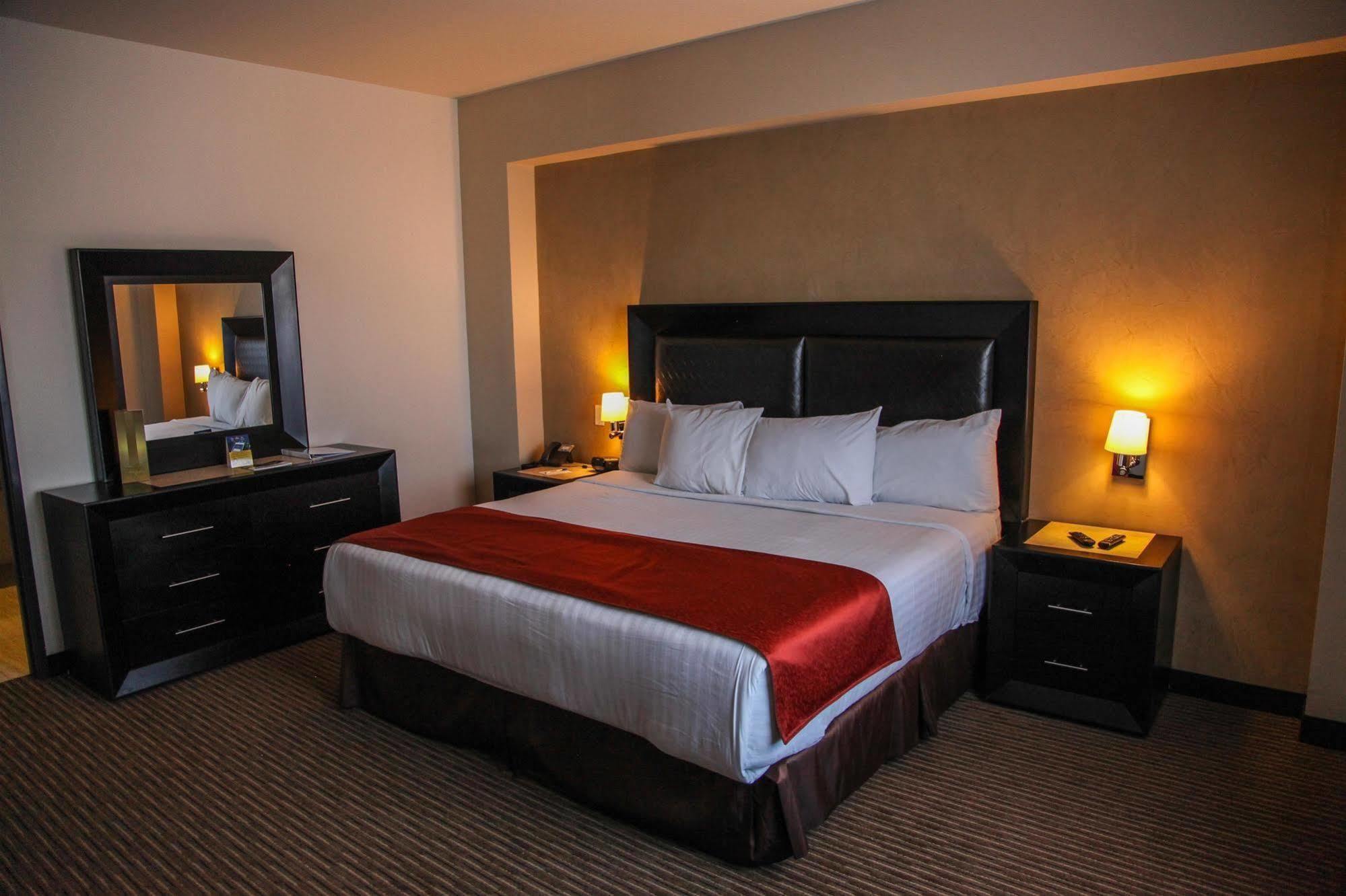 Best Western Plus La Mina Parral Номер фото